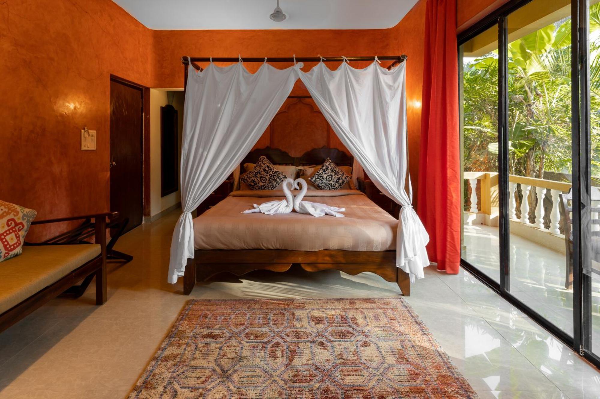 Justa Goa - 80 Steps From 4*